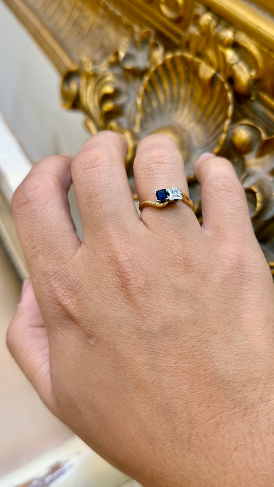 18CT Yellow Gold Bypass Ring with Deep Blue Sapphire 4.1g