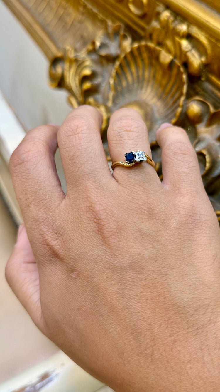 18CT Yellow Gold Bypass Ring with Deep Blue Sapphire 4.1g