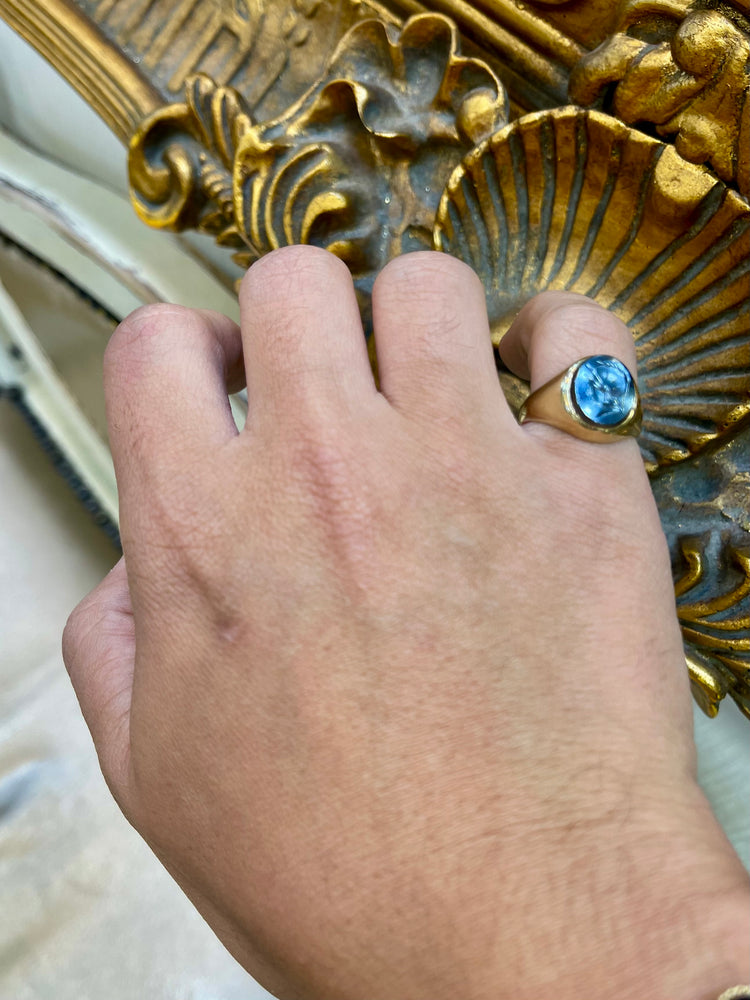 9CT Yellow Gold Carved Obsidian Signet Ring