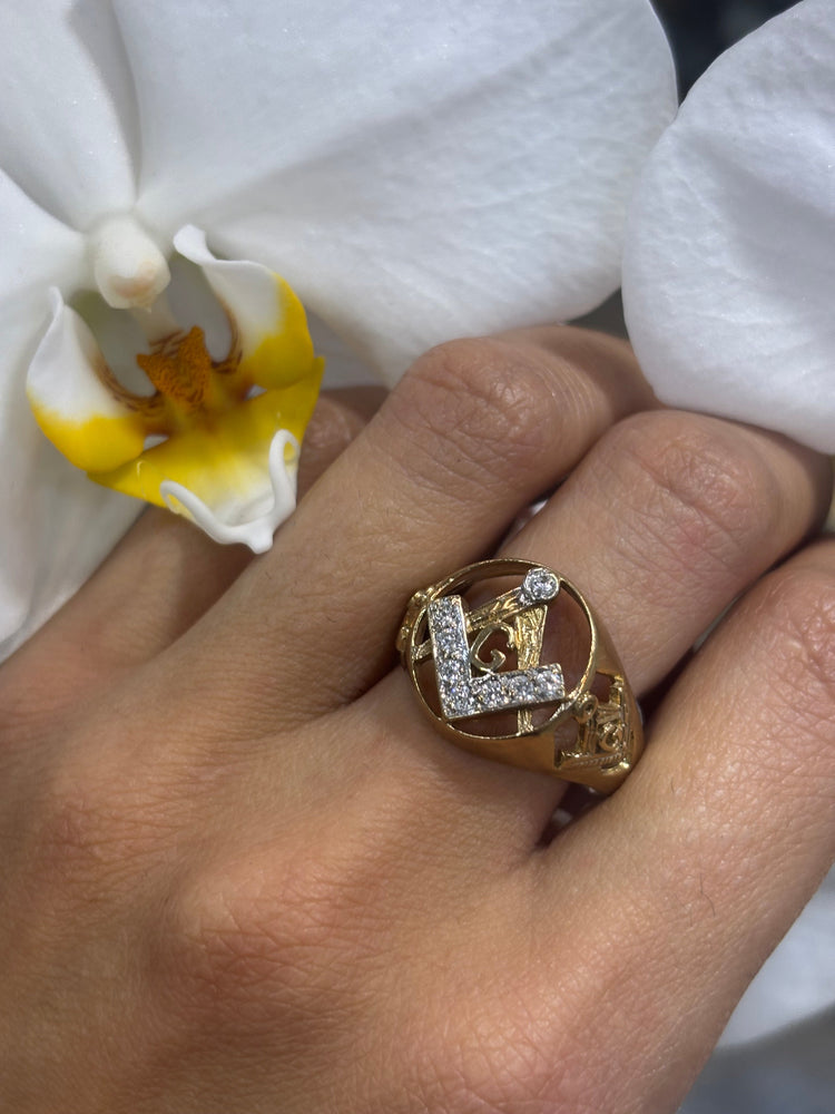 Men’s 9ct Yellow Gold CZ Masonic Signet Ring - 6.4g Size V - Hyman’s Jewellers