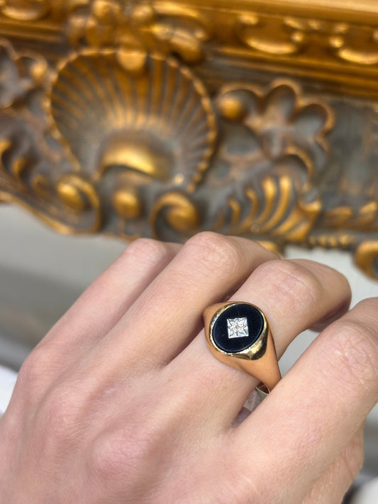 Men’s 9ct Yellow Gold Signet Ring with Onyx - 5.1g Z+1 - Hyman’s Jewellers