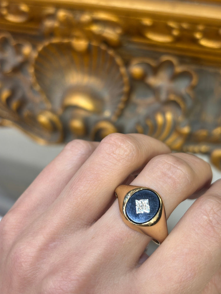 Men’s 9ct Yellow Gold Signet Ring with Onyx - 5.1g Z+1 - Hyman’s Jewellers