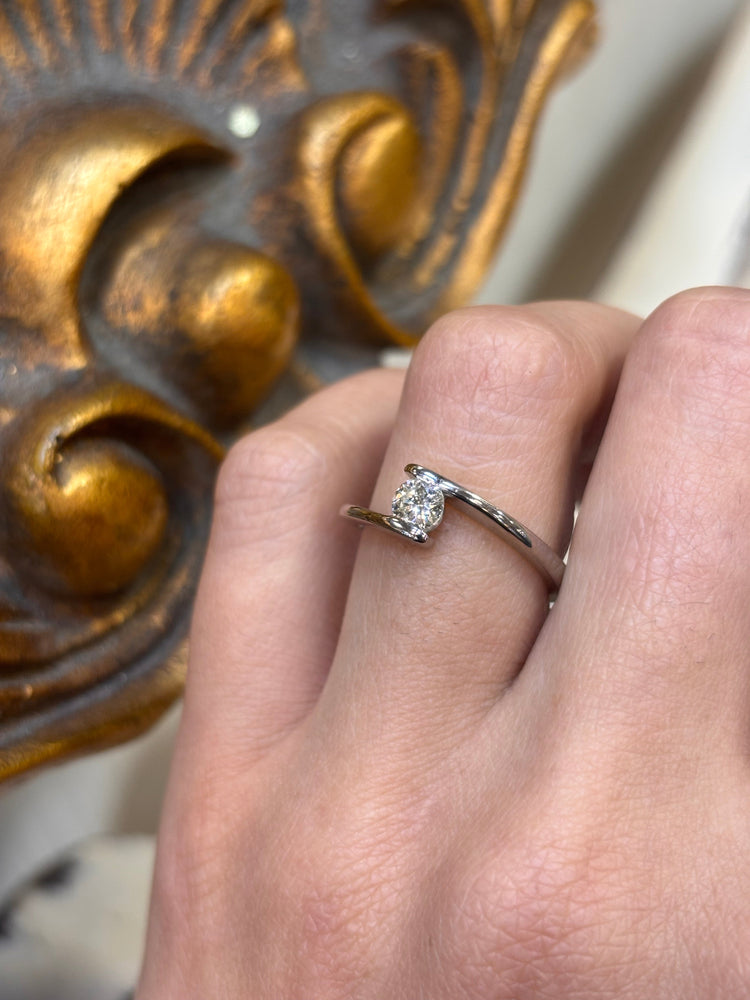 Women’s 18ct White Gold Diamond Ring with Brilliant Cut Diamond - 0.25ct 6.4g - Hyman’s Jewellers