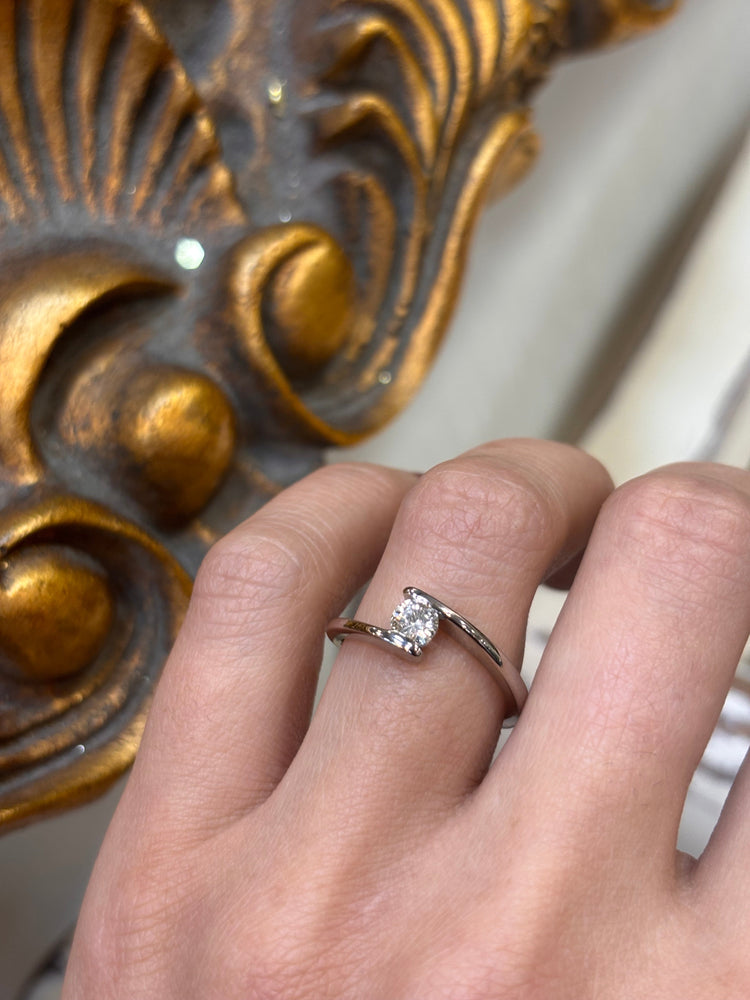 Women’s 18ct White Gold Diamond Ring with Brilliant Cut Diamond - 0.25ct 6.4g - Hyman’s Jewellers