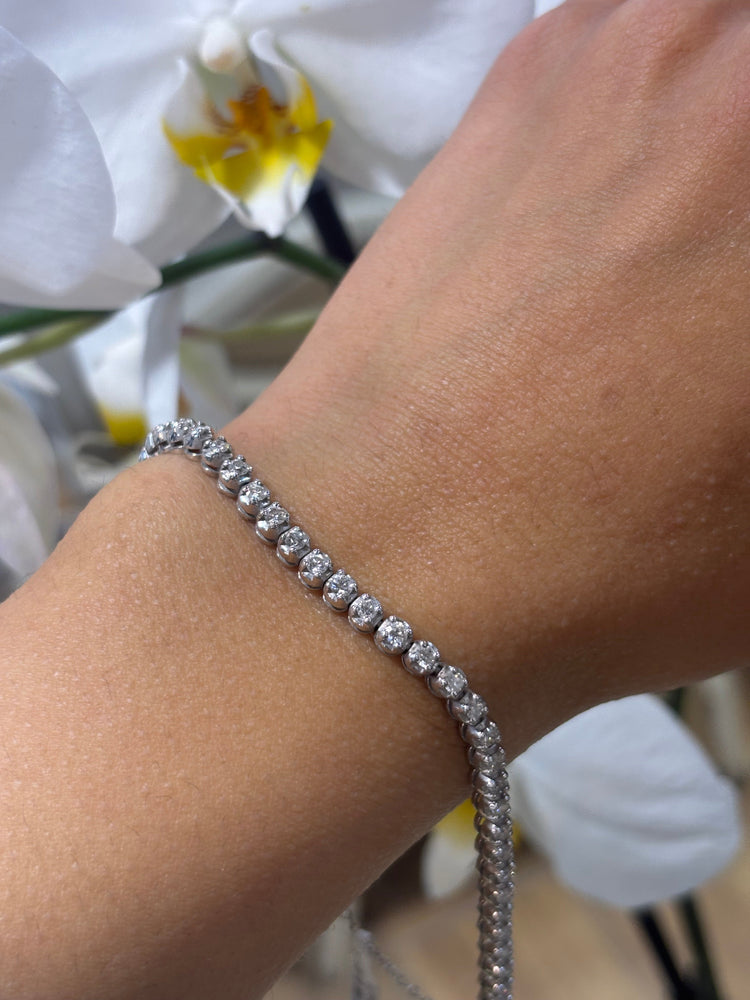 Women’s 18ct White Gold Diamond Tennis Bracelet - 14.8g 2.5ct - Hyman’s Jewellers