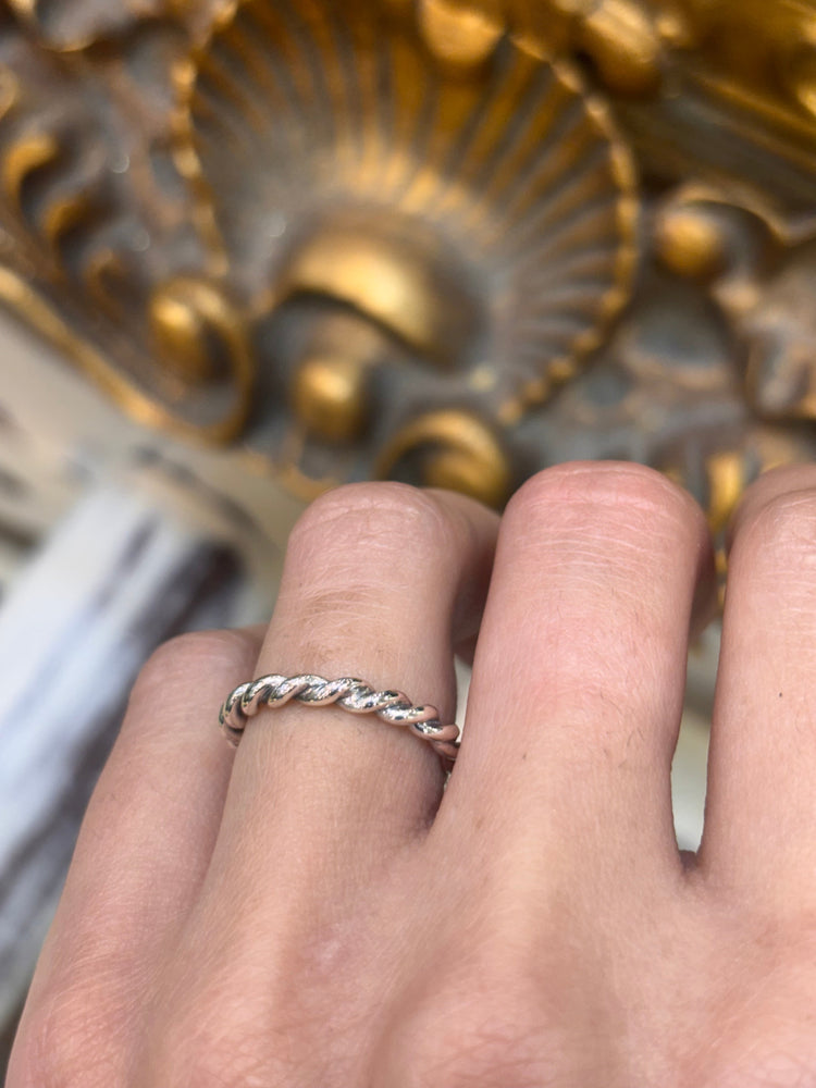 Womens 925 Silver Pandora Twist Ring - Hyman’s Jewellers