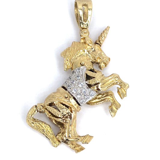 Gleaming Pendants: Radiant Jewelry for Every Occasion