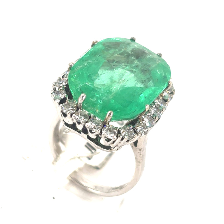 Emerald Cushion-Cut Cocktail Ring in White Gold-7.5g 12.32ct