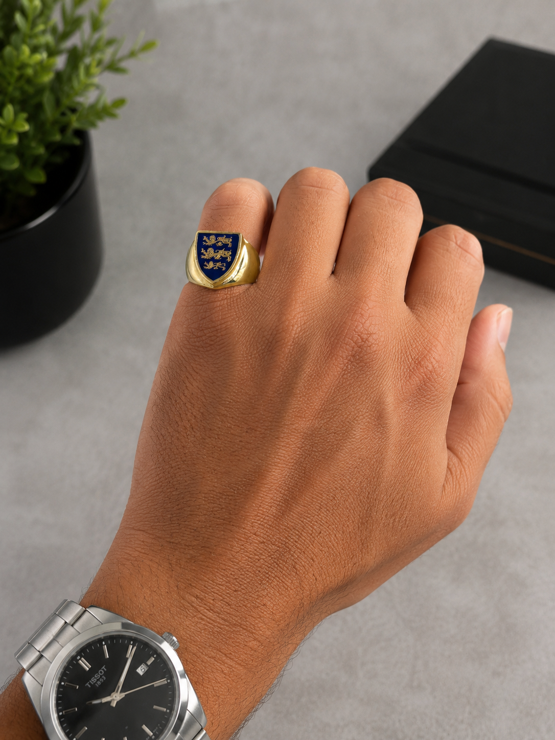9ct  3 Lions England Signet Ring