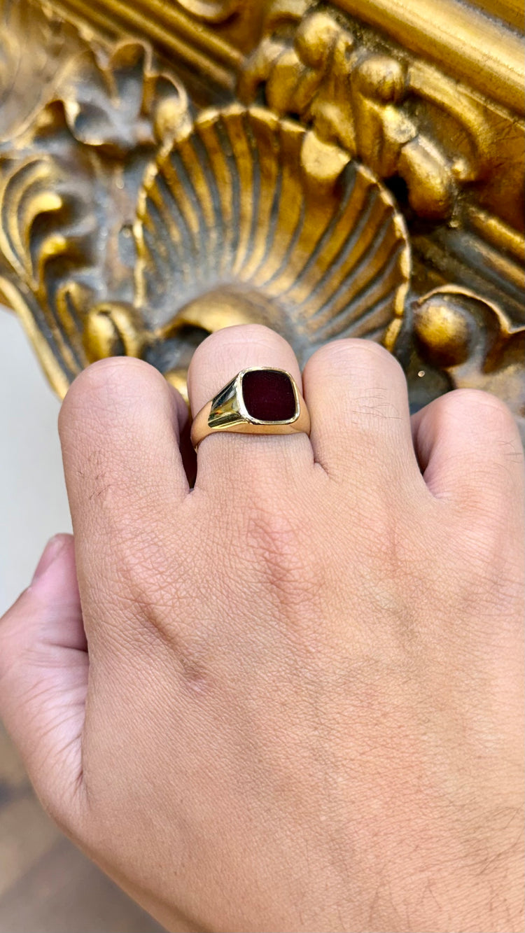 Classic 9CT Yellow Gold Garnet Signet Ring 6.7g