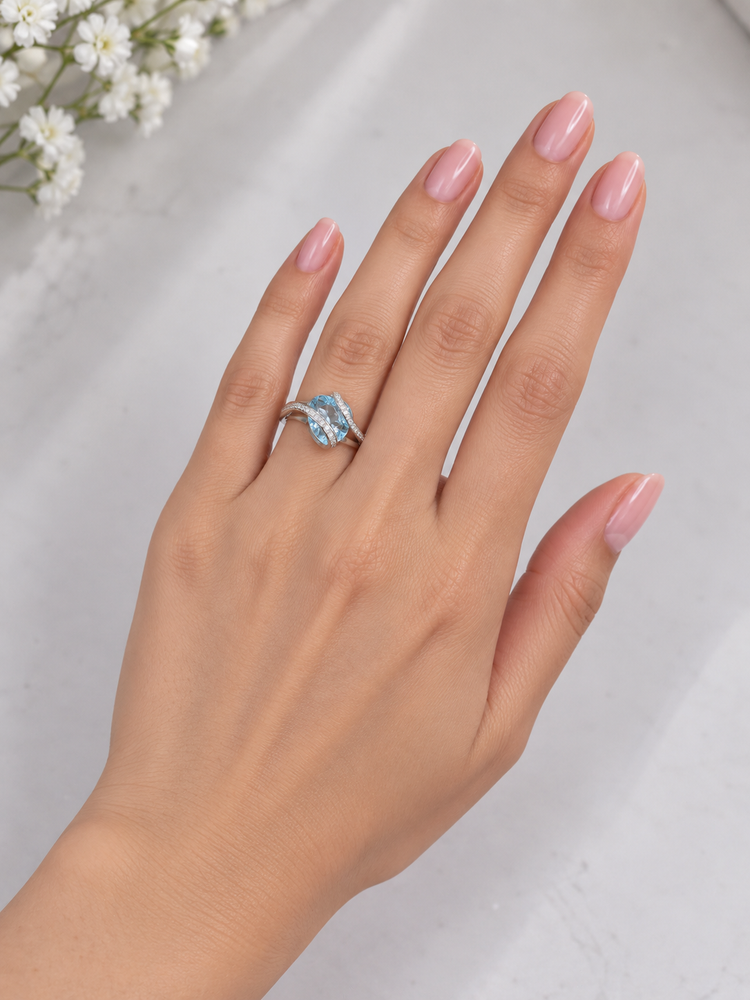 9CT White Gold Blue Topaz Bypass Cocktail Ring 2.9g