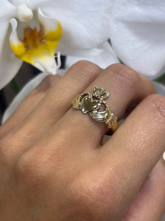 Men’s 9ct Yellow Gold Claddagh Ring - 3.4g Size U