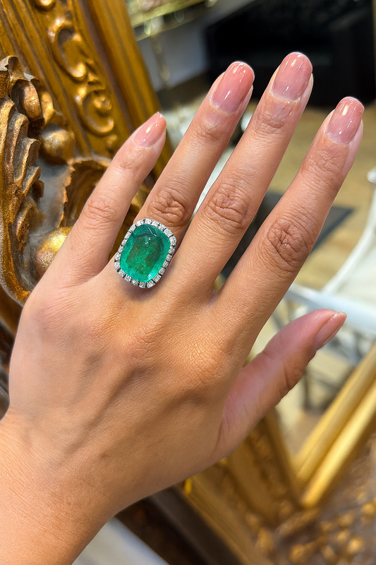 Emerald Cushion-Cut Cocktail Ring in White Gold-7.5g 12.32ct