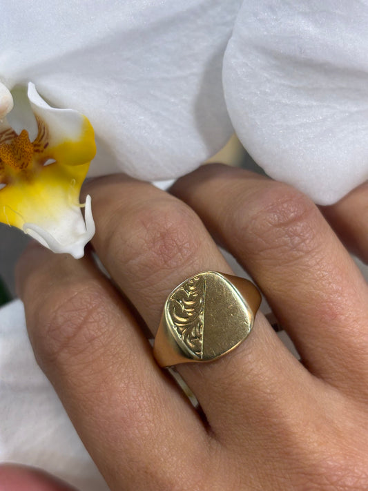 9ct Yellow Gold Engraved Signet Ring- Size V