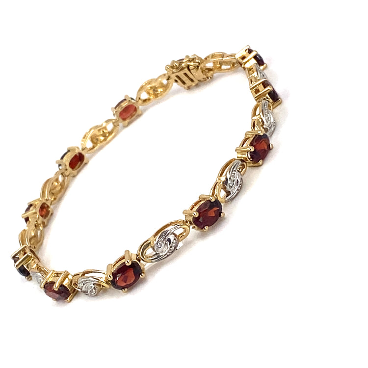 Women’s 9ct Yellow Gold Garnet & Diamond Bracelet - 0.22ct