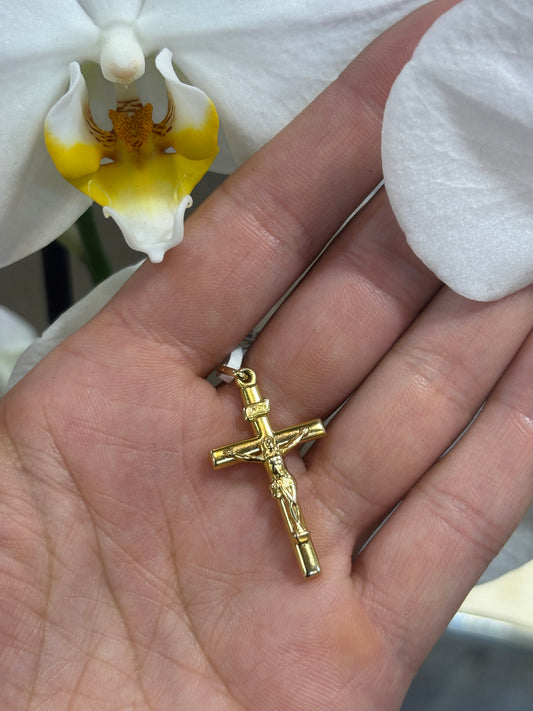Elegant Yellow Gold Crucifix Pendant
