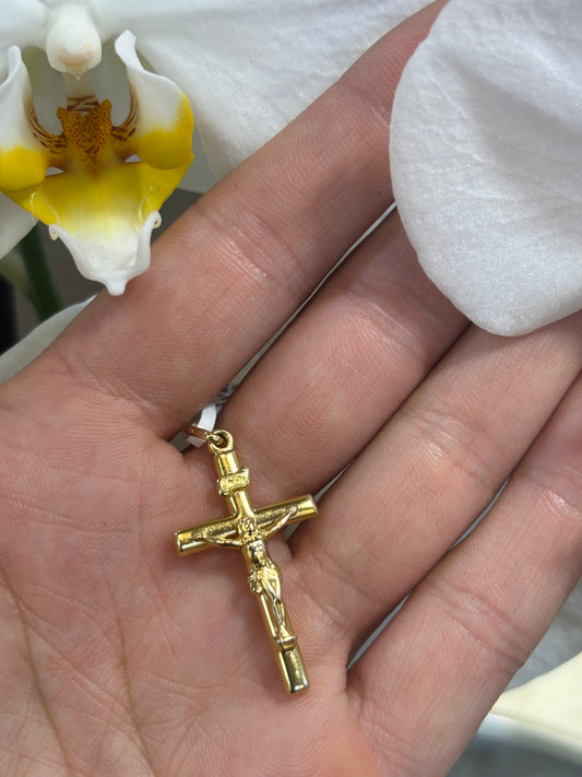 Elegant Yellow Gold Crucifix Pendant
