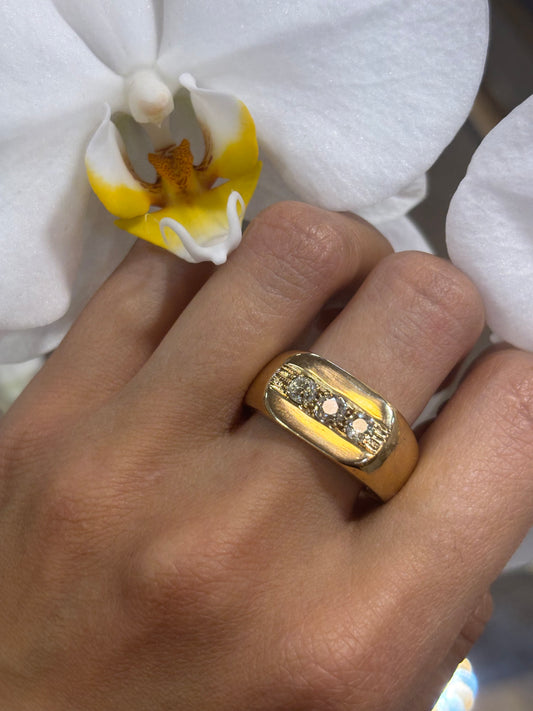 Men’s 9ct Yellow Gold Old Cut Diamond Trilogy Ring - 15.2g Size U