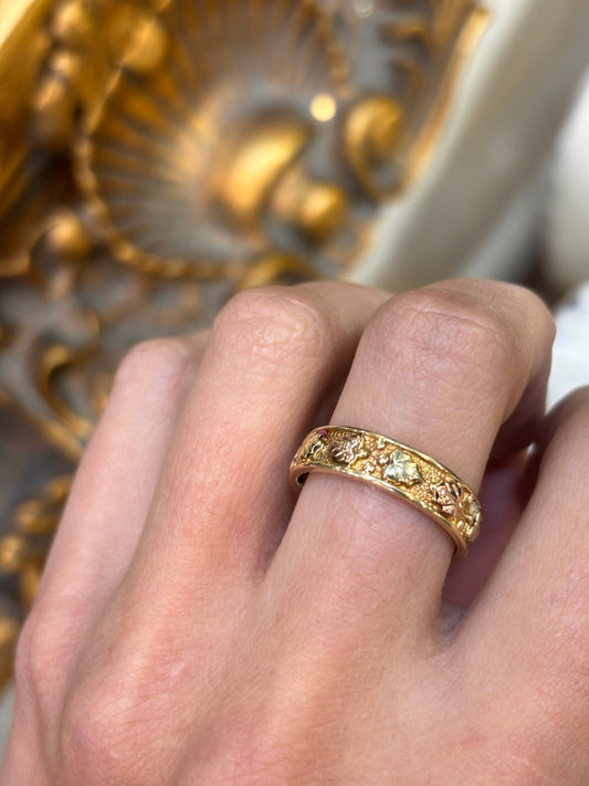 Women’s 10k Yellow Gold Landstrom Black Hills Leaf Design Band Ring - 3.5g