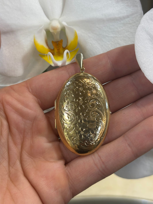 Women's 9ct Engraved Floral Yellow Gold Oval Pendant - 8g