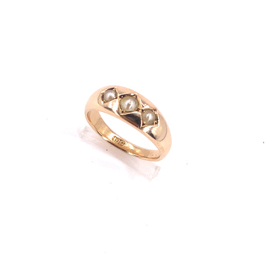 Women’s 18ct Yellow Gold Pearl Trilogy Ring - 4.9g