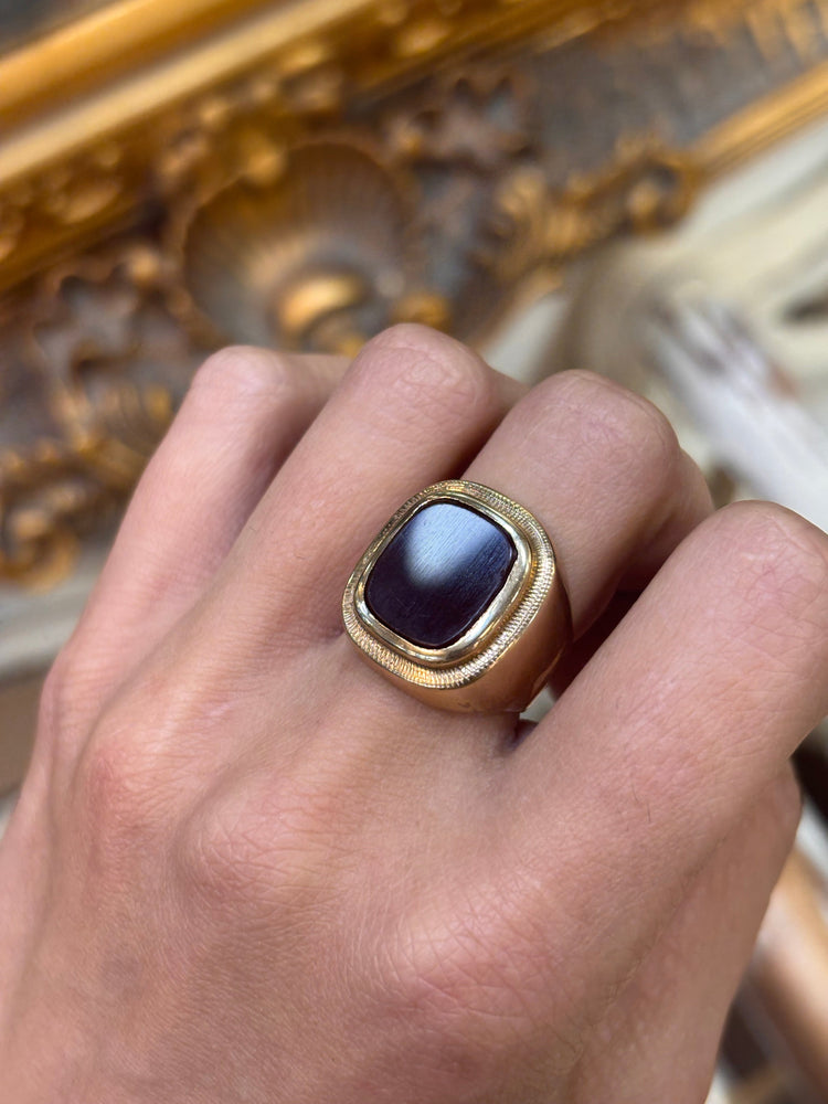 Men’s 9ct Yellow Gold Carnelian Signet Ring - 9.7g - Hyman’s Jewellers