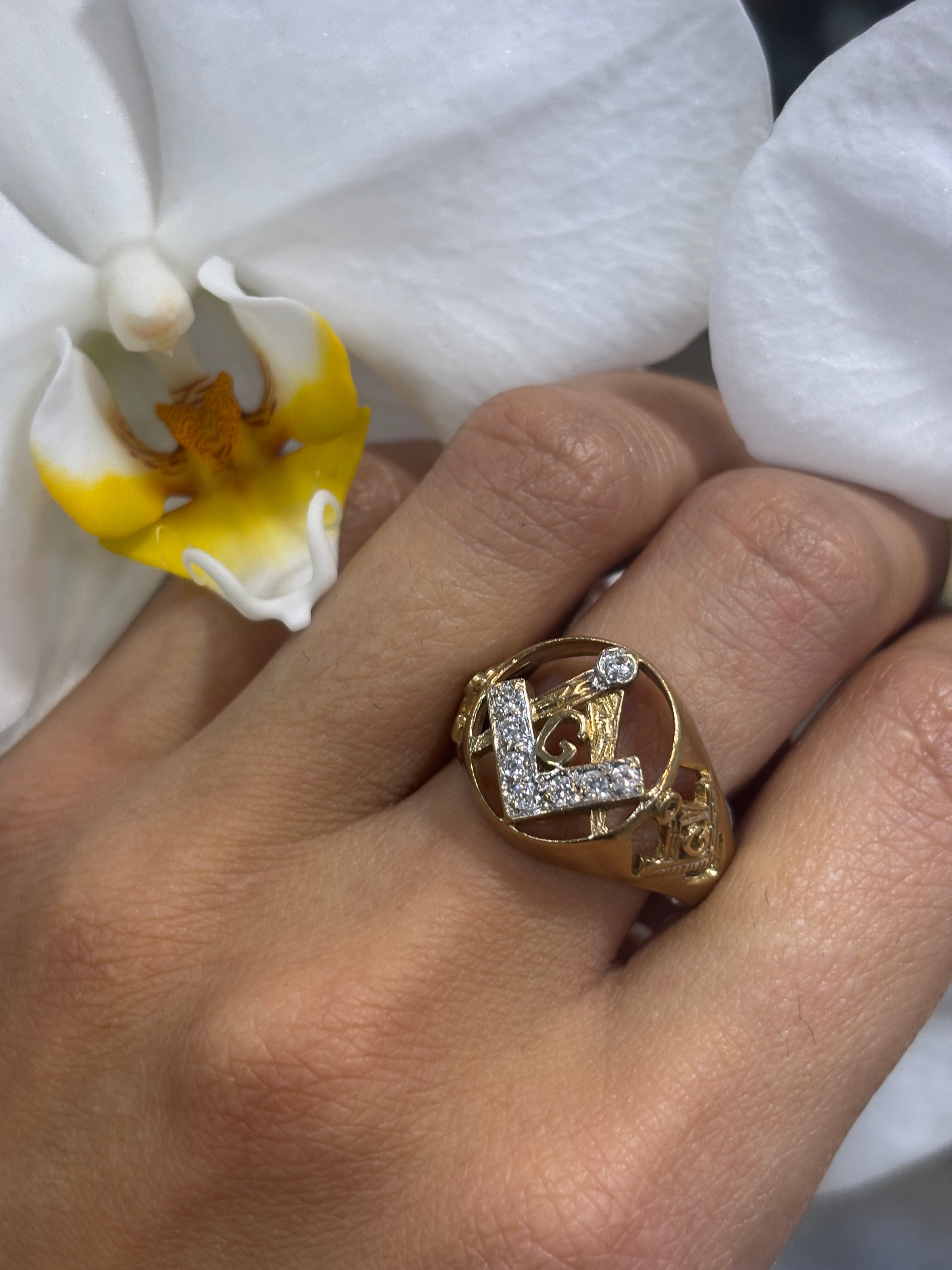 Men’s 9ct Yellow Gold CZ Masonic Signet Ring - 6.4g Size V - Hyman’s ...