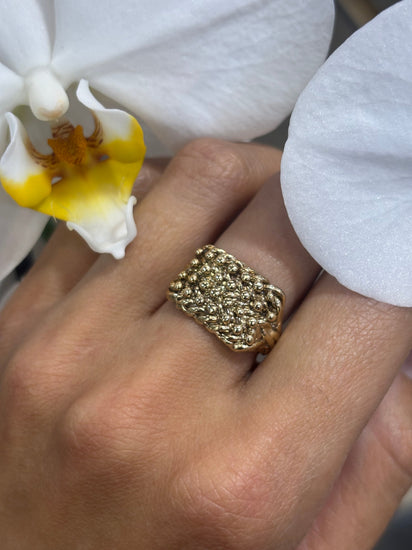 Men’s 9ct Yellow Gold Keeper Buckle Ring - 5.6g Size L - Hyman’s Jewellers