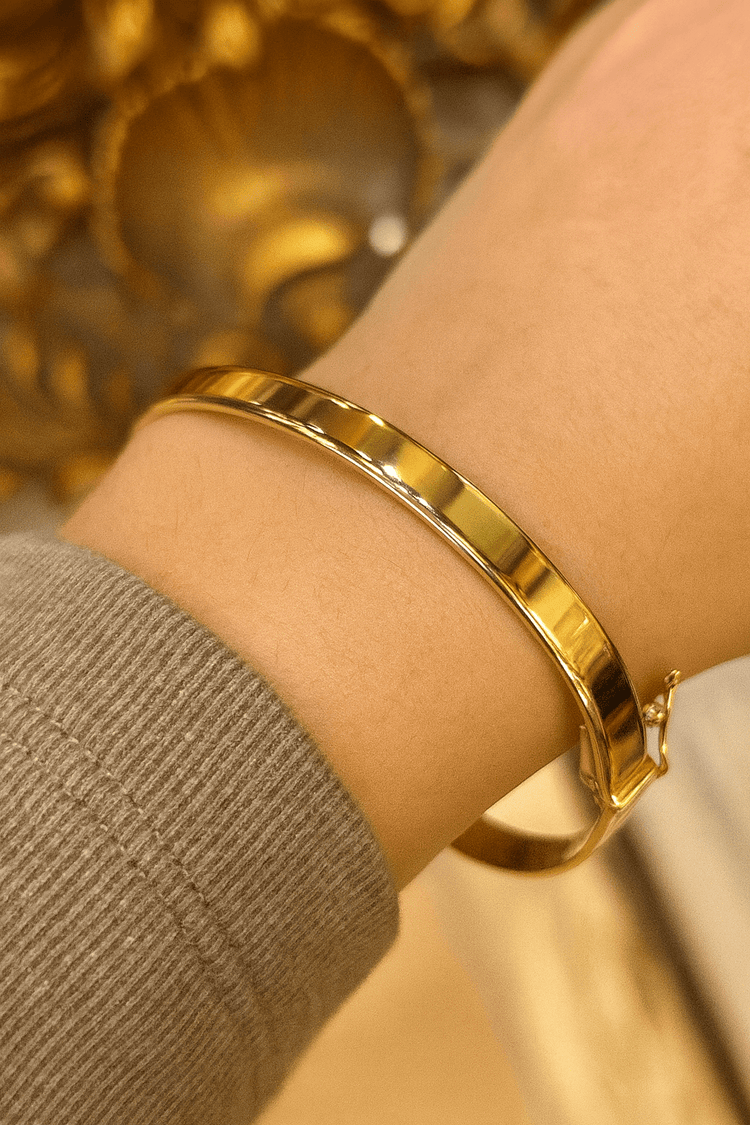 Women’s 9ct Classic Yellow Gold Bangle Bracelet with hinge - Hyman’s Jewellers