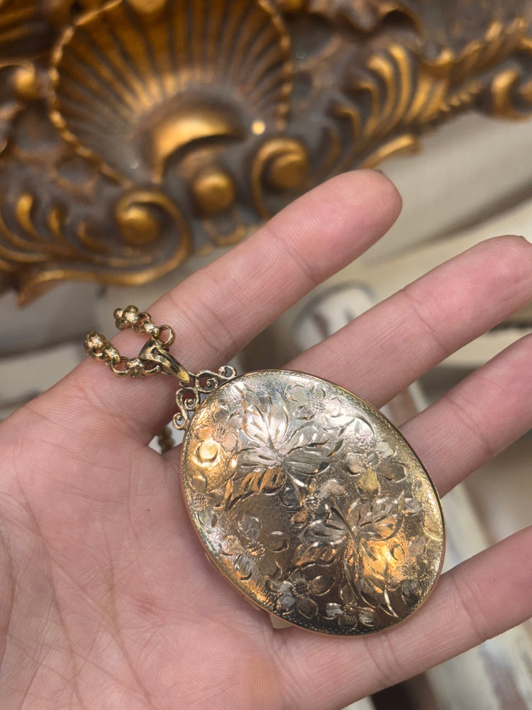 Women’s 9ct Yellow Gold Heavy Engraved Locket - 23g - Hyman’s Jewellers