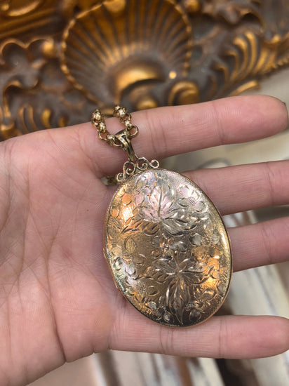 Women’s 9ct Yellow Gold Heavy Engraved Locket - 23g - Hyman’s Jewellers