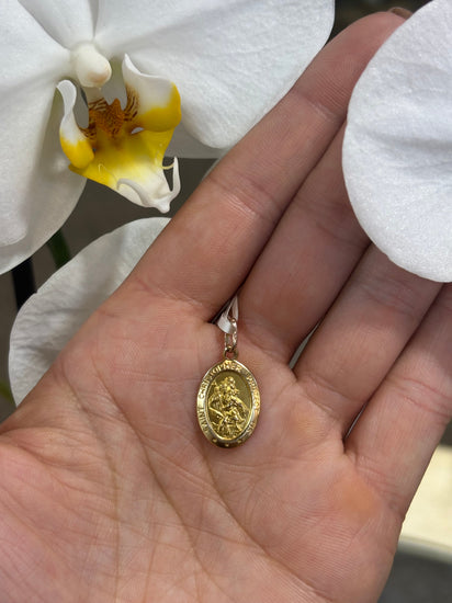 Women’s 9ct Yellow Gold Oval Saint Christopher Pendant - 1.5g 2.5cm - Hyman’s Jewellers